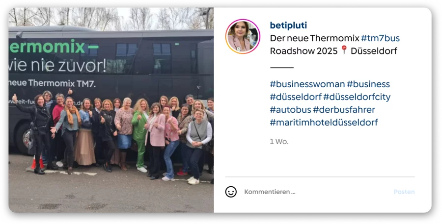 Vorwerk: Foto: Instagram Foto von einer Gruppe Menschen mit dem TM7 Bus im Hintergrund.
