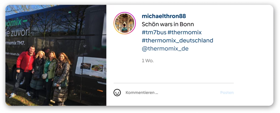 Vorwerk: Foto: Instagram Foto von einer Gruppe Menschen mit dem TM7 Bus im Hintergrund.